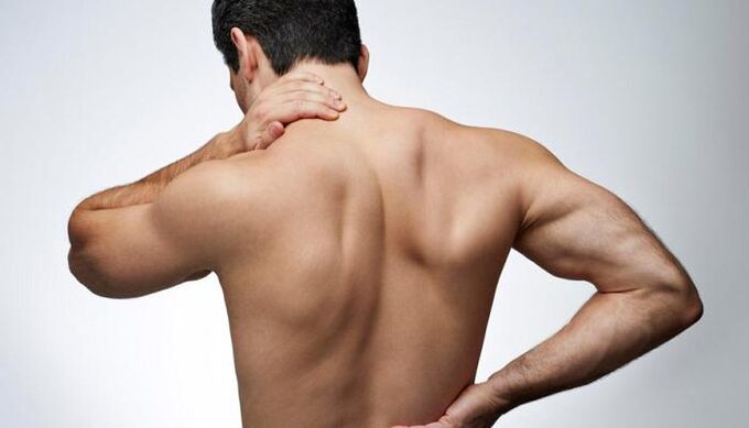 椎間板ヘルニアは腰痛として現れ、効力の低下に寄与します。